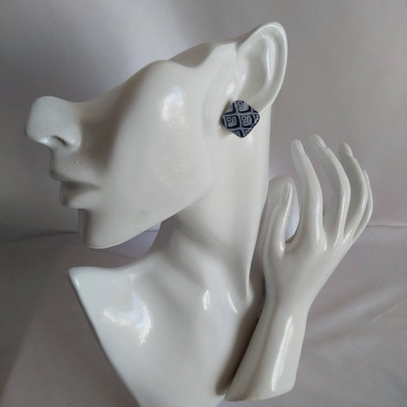 Handmade blue and white polymer clay earrings.Boucles d'oreilles fait à la main - Picture 5 of 7